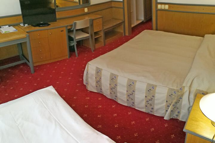 Room 12 of 49