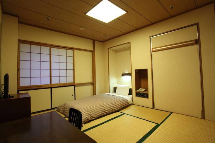 Room 10 of 46