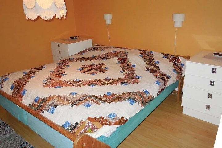 Room 5 of 12