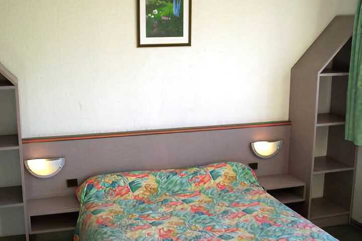 Room 5 of 17
