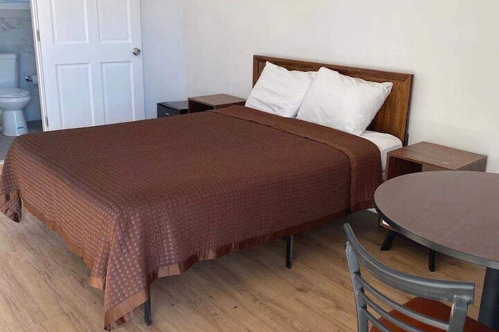 Room 14 of 20