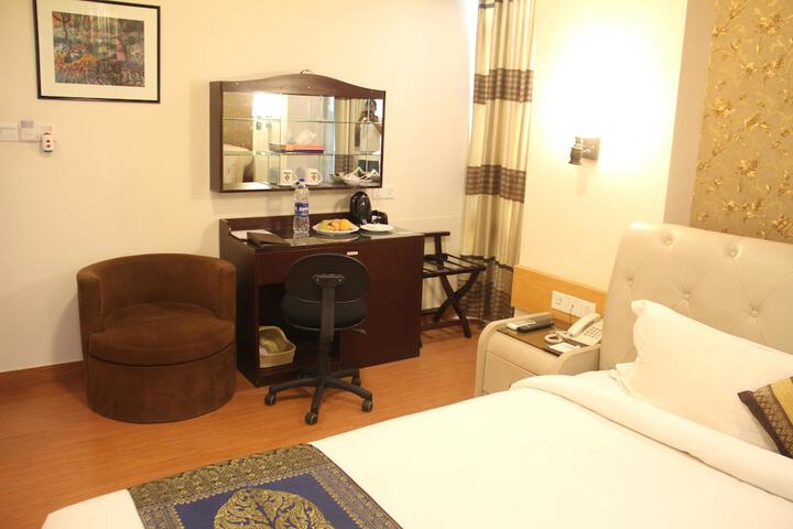 Room 11 of 34