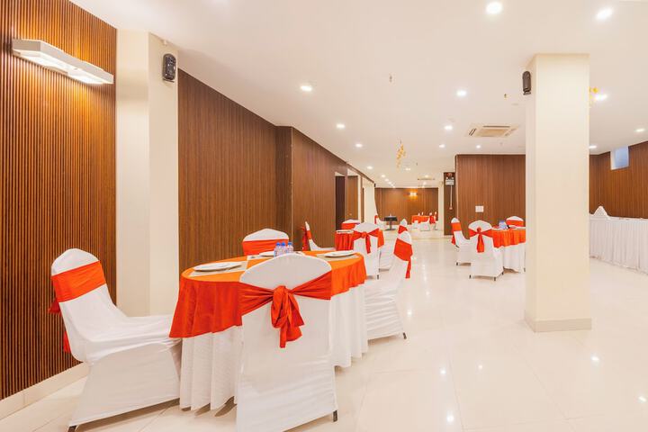 Ballroom/Hall 34 of 57