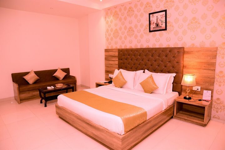 Room 12 of 40