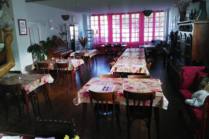 Dining 10 of 19