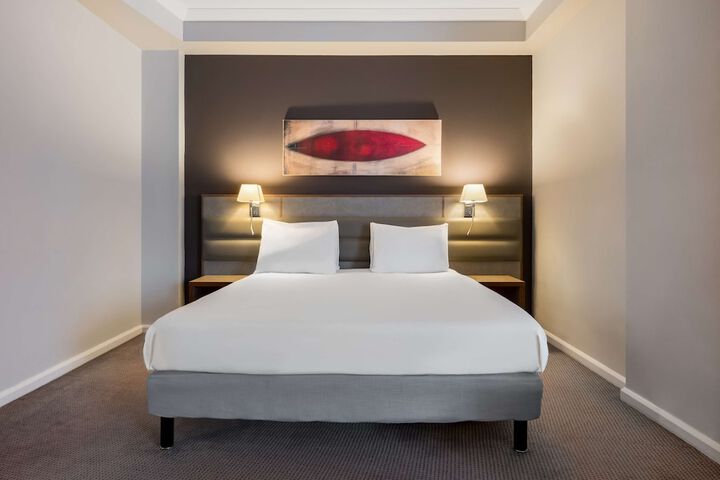 Room 34 of 192