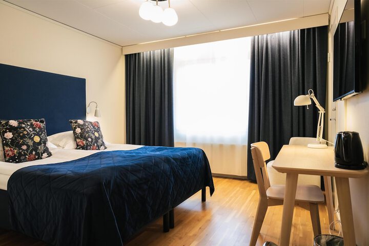 Room 32 of 98