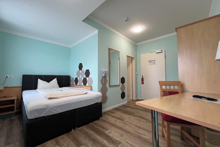 Room 8 of 38