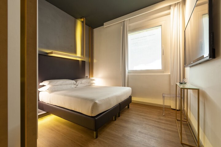 Room 14 of 30
