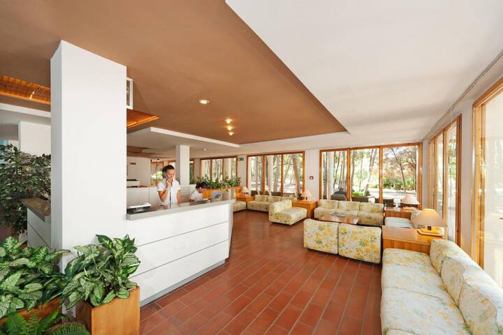 Entrance & Lobby