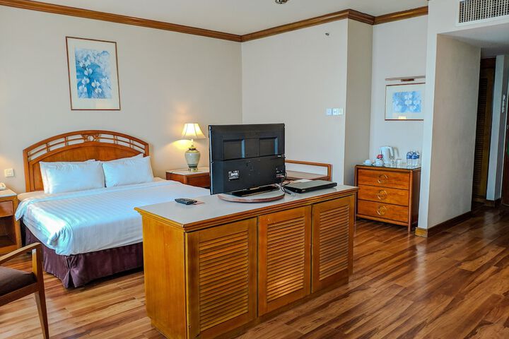 Room 20 of 104