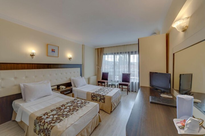 Room 5 of 16