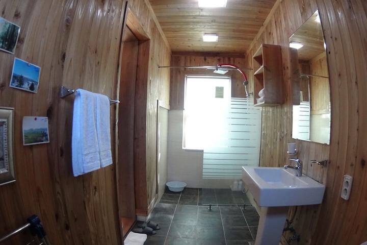 Room 26 of 182