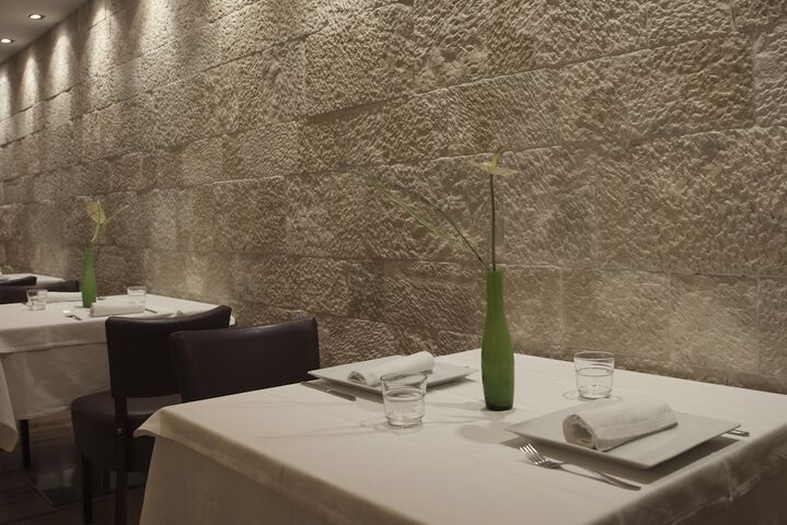 Dining 31 of 42