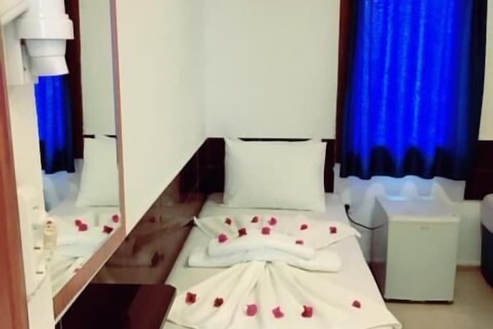 Room 13 of 50