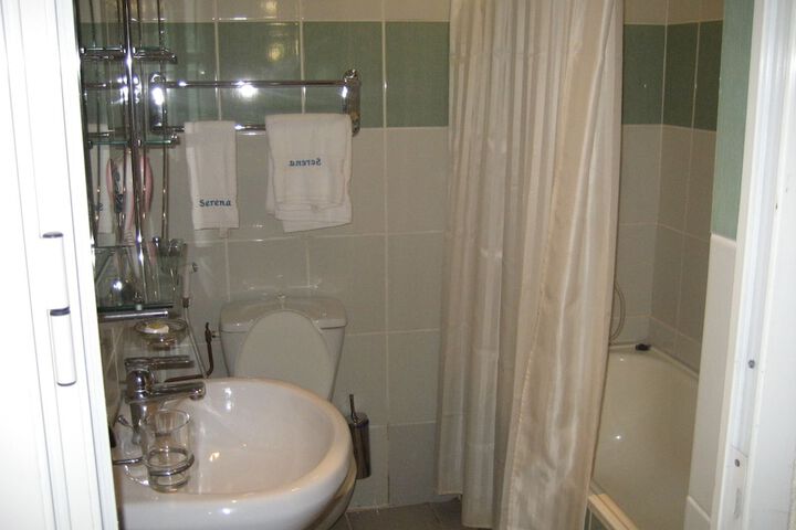 Room 7 of 9