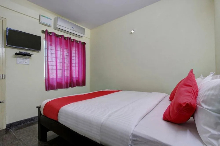 Room 4 of 9