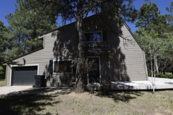 Photo of 64 Fairway Place 3 Br home by RedAwning