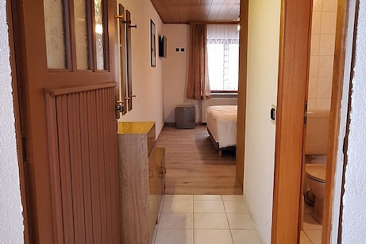 Room 3 of 9