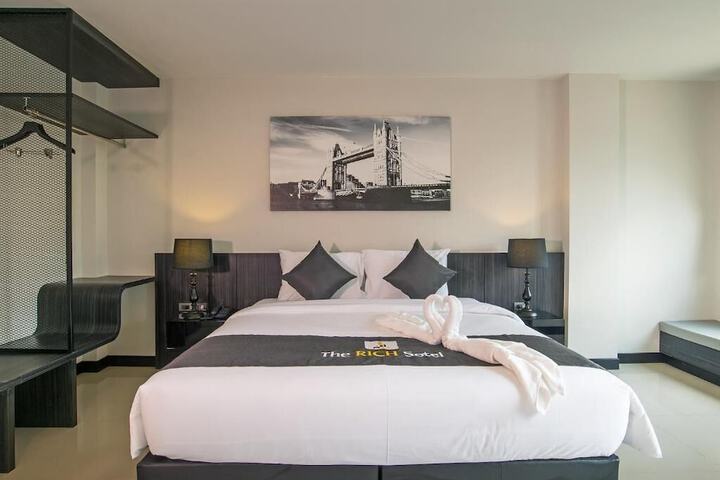 Room 25 of 40