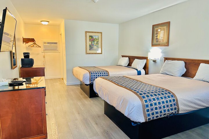 1 Queen Bed (5 of 24)