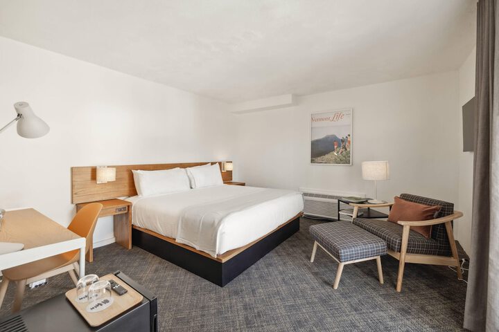 Room 33 of 123