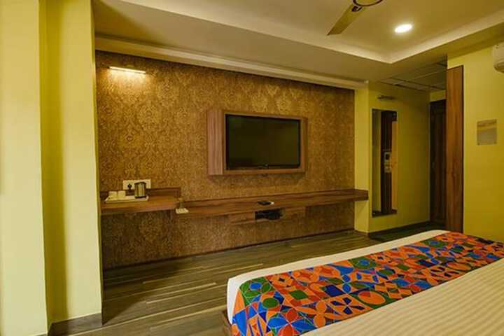 Room 13 of 31