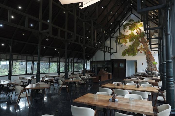 Dining 62 of 84
