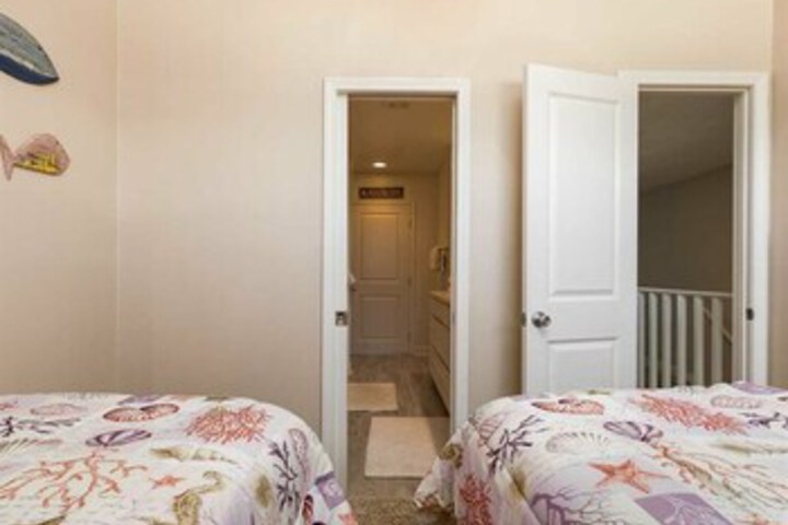 Room 32 of 32