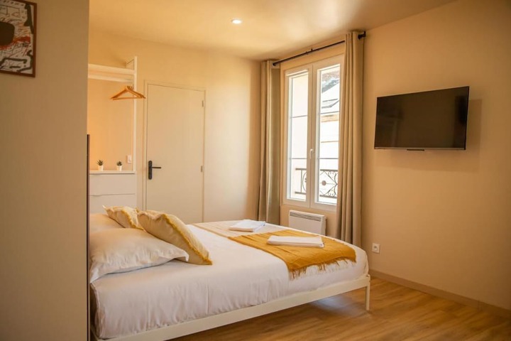Room 3 of 12
