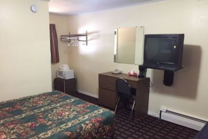 Room 8 of 15