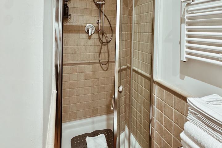 Room 25 of 42