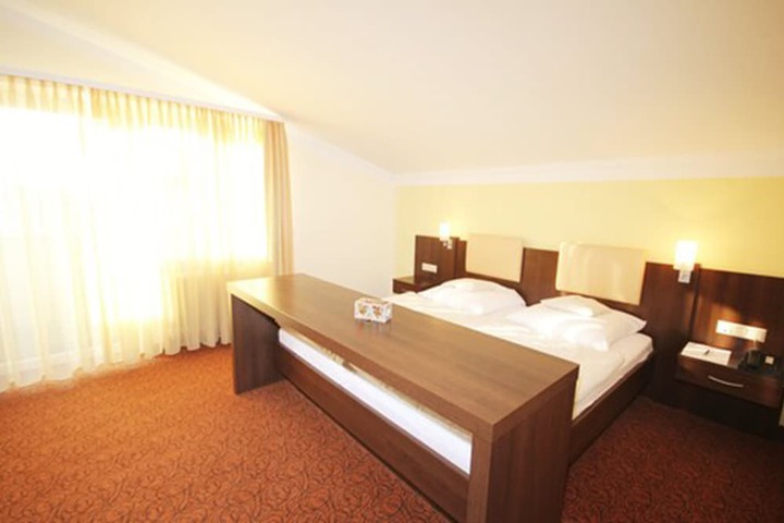 Room 7 of 25
