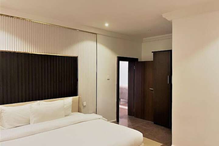 Room 9 of 68