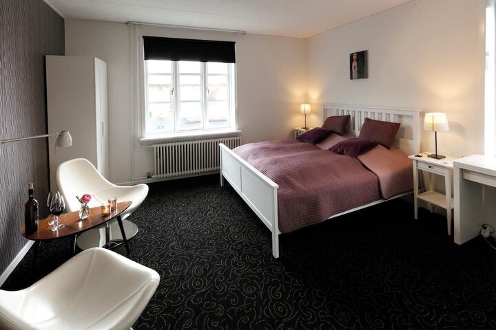 Room 11 of 30
