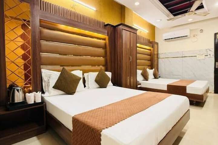 Room 2 of 10