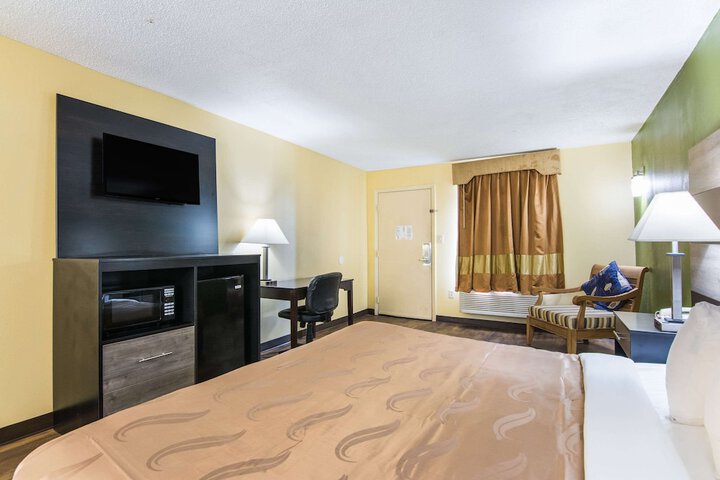 1 King Bed (1 of 7)