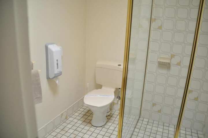 Room 13 of 33