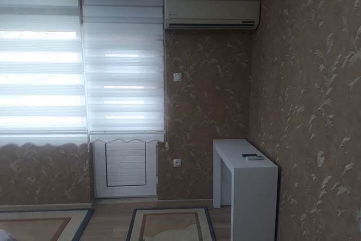 Room 7 of 166