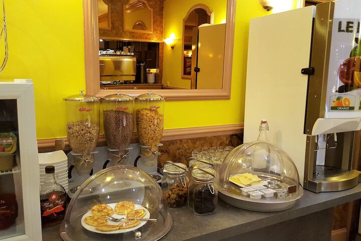 Breakfast/Coffee Service 49 of 67