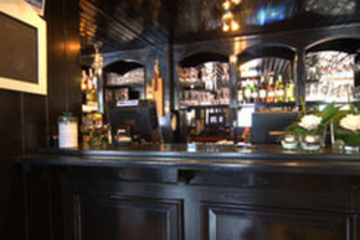 Lounge 21 of 48
