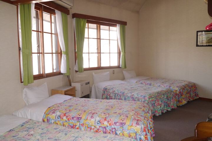 Room 3 of 32