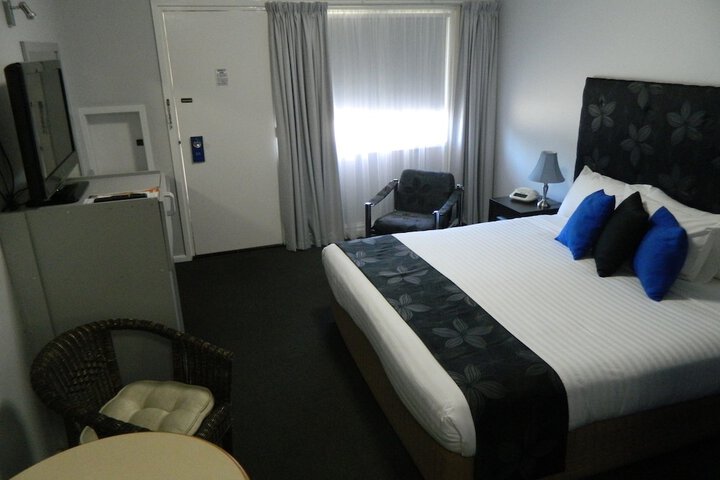 Room 5 of 37