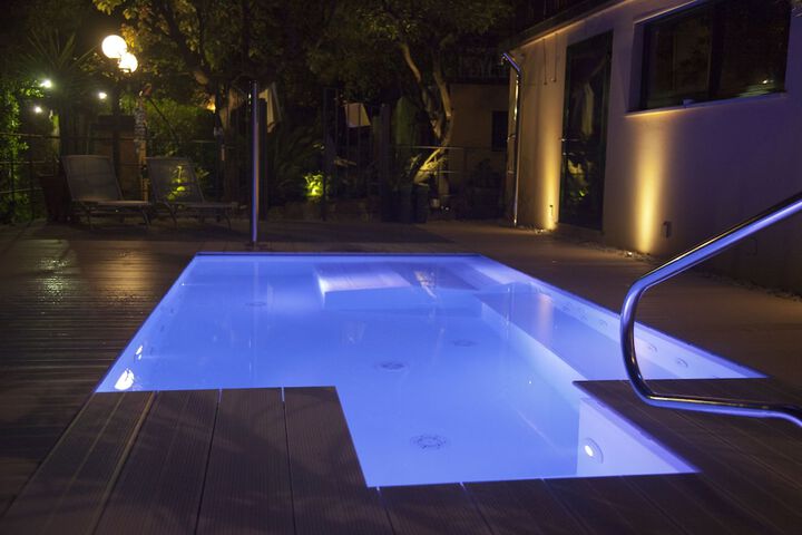 Pool 42 of 84