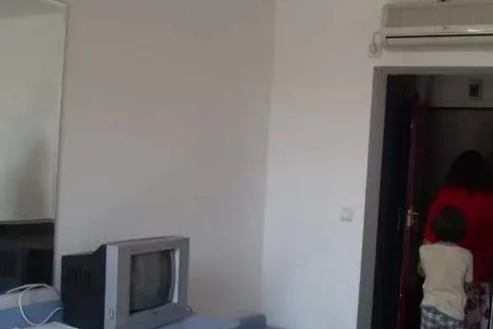 Room 4 of 13