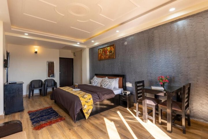 Room 9 of 31