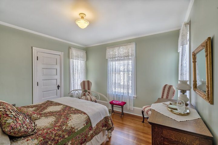 Room 6 of 37