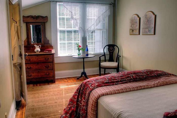 Room 27 of 40