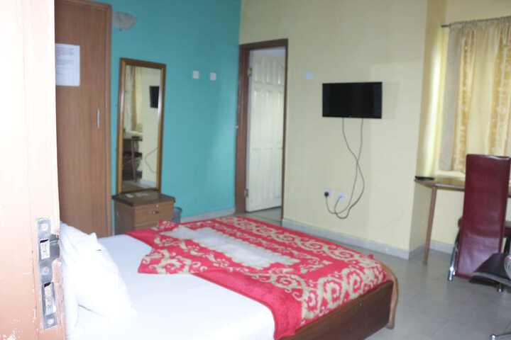 Room 10 of 25