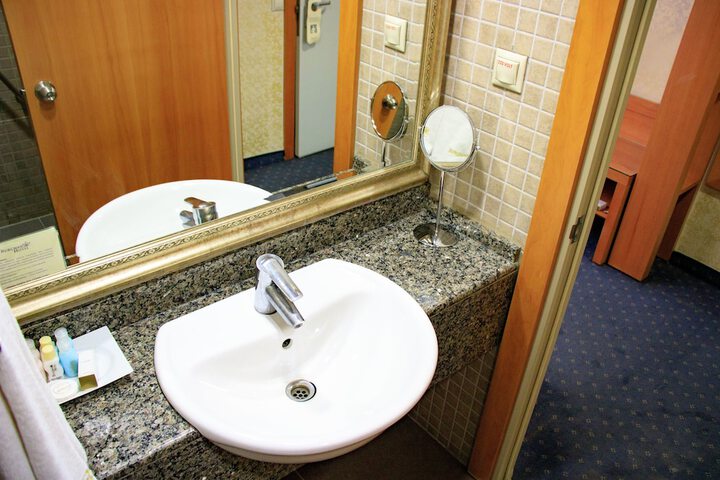 Room 30 of 58